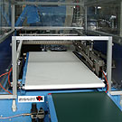 Automatischer Winkelschweißer mit angebautem Schrumpftunnel